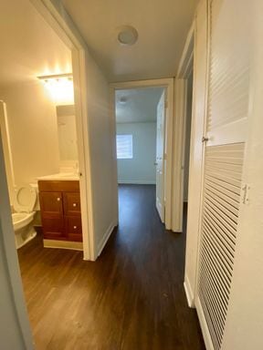 Building Photo - 2 Bedroom 1 Bath Near Firestone Available NOW!