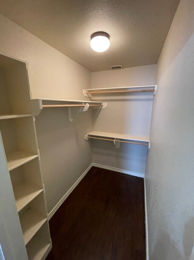 Walk-in closet - 1020 Dickey Ln