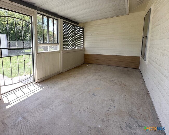 Building Photo - 1608 Becker Dr