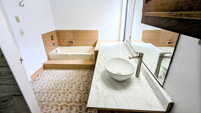 Building Photo - 7720 S Lakewood Ave