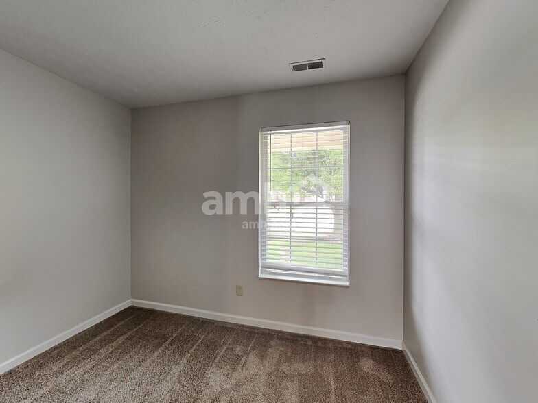 Building Photo - 1090 Meadowview Ct