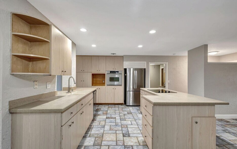 Building Photo - 1402 Cormorant Rd