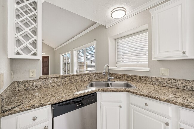 Building Photo - 12403 Meadow Ridge Dr