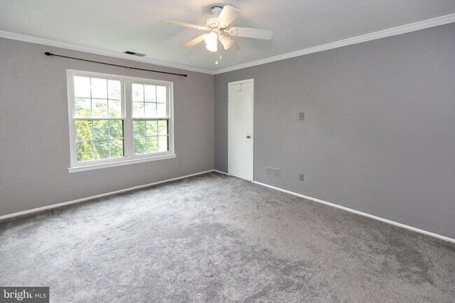 Building Photo - 10 Sumac Ct