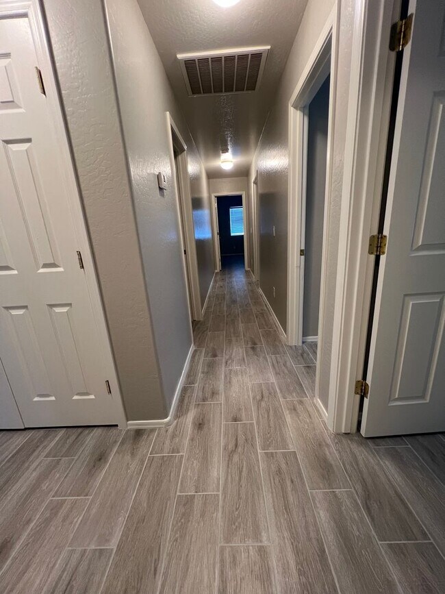Building Photo - South Phoenix 4 Bed 2 Bath