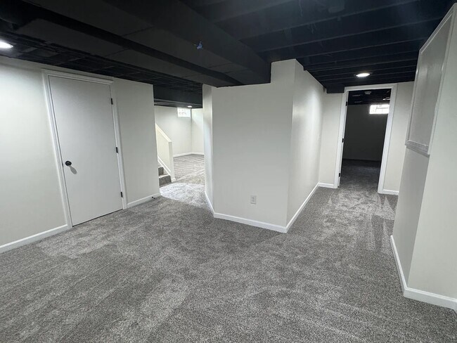 Building Photo - 95 Deland Ave