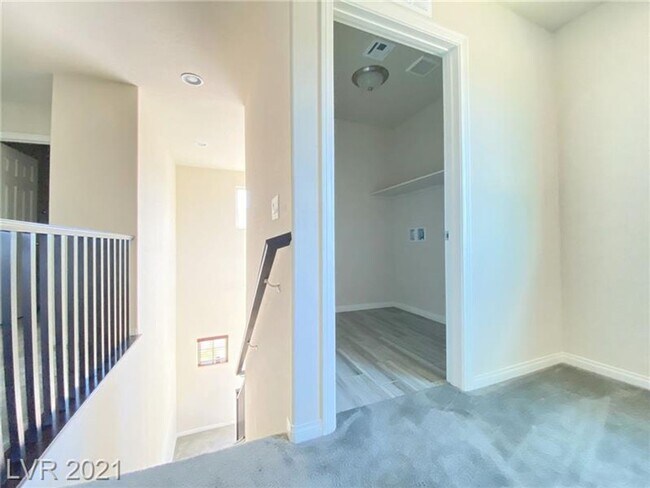 Building Photo - Modern Designed Home in a Cul-De-Sac within a Gated Southwest Community