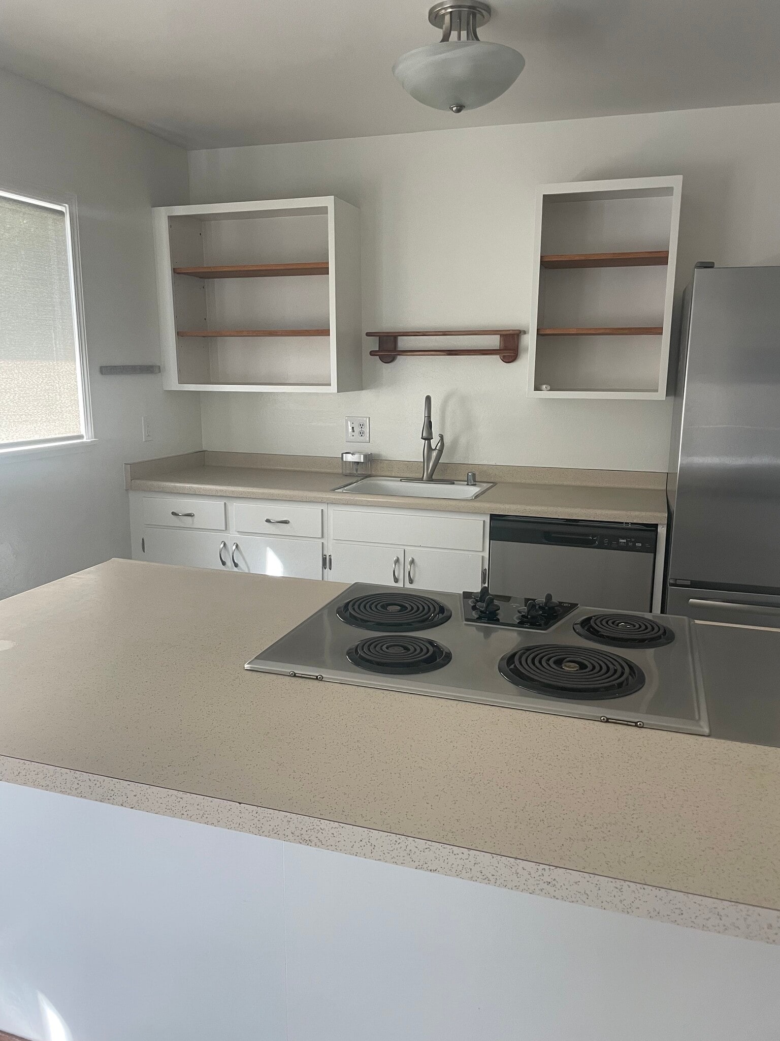 Building Photo - 191 Fernwood Dr