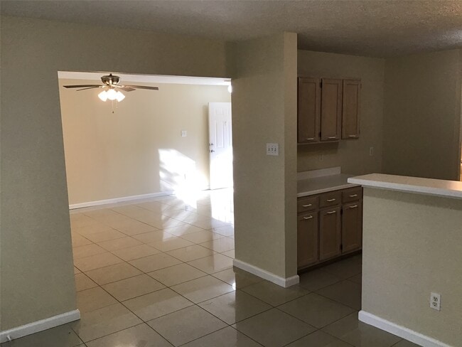 Building Photo - 11802 Sunny Stream Dr