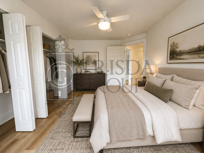 Building Photo - Avail Sept 1: 2BR Apt in Beechview, South Hills.  BEAUTIFUL design, Laminate Floors, AC, Pets OK,...