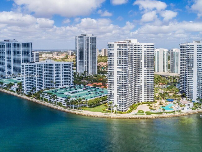 Building Photo - 19101 NE 36th Pl