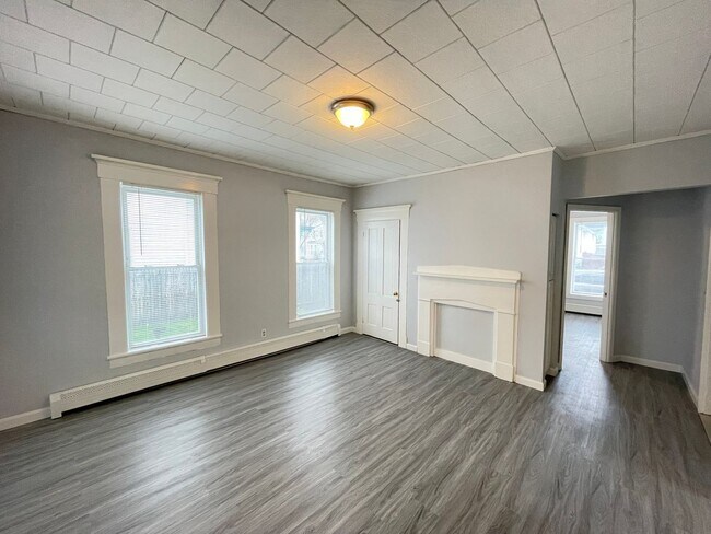 Building Photo - 188 Laurel St