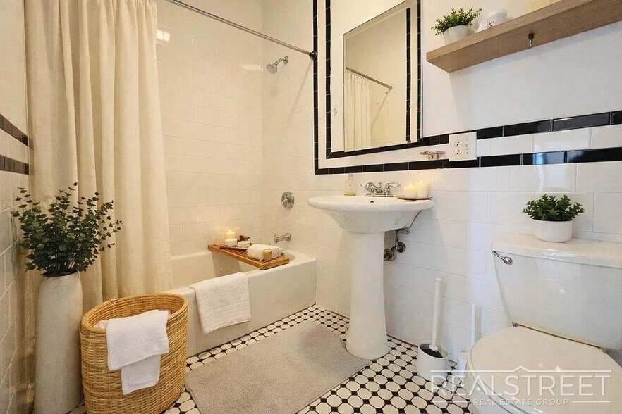 Building Photo - Wilson Avenue