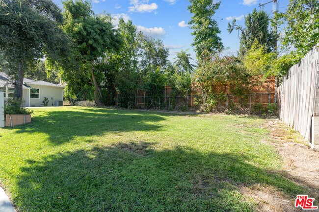 Building Photo - 4824 La Canada Blvd