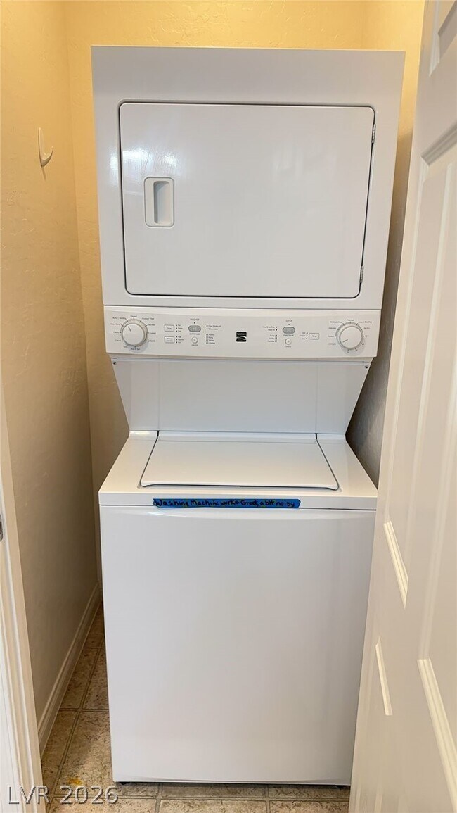 Building Photo - 10465 Saddle Mountain St