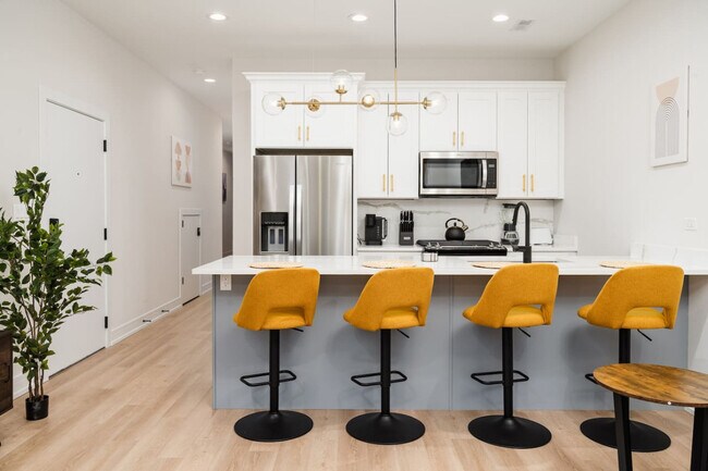 Building Photo - 3723 S Giles Ave