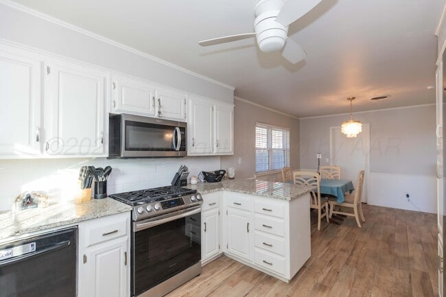 Building Photo - 4203 Woodfield St