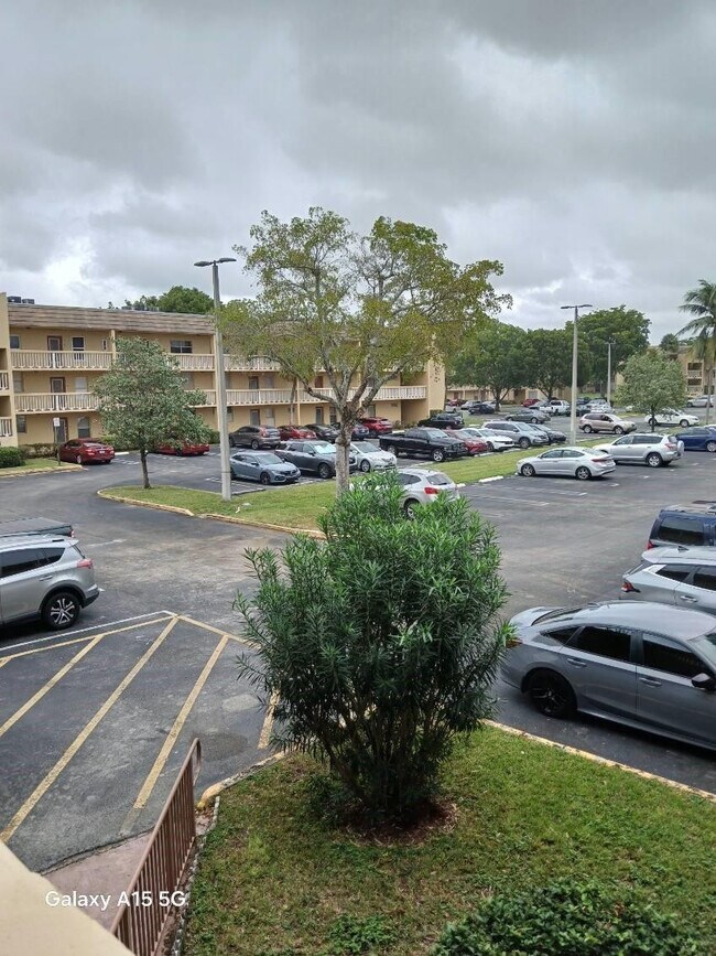 Building Photo - 6021 NW 61st Ave