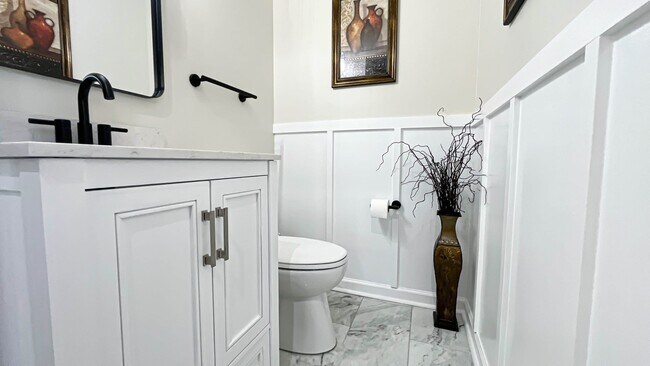 Building Photo - 2813 Mead Rd