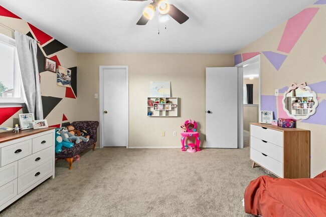 Building Photo - Texas sized home near the golf course