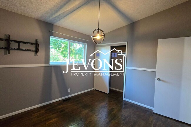 Building Photo - Energy-Efficient 3BR/2BA in Yakima w/ EV Charger & Private Backyard Porch