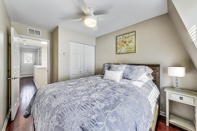 Building Photo - 1351 W Altgeld St