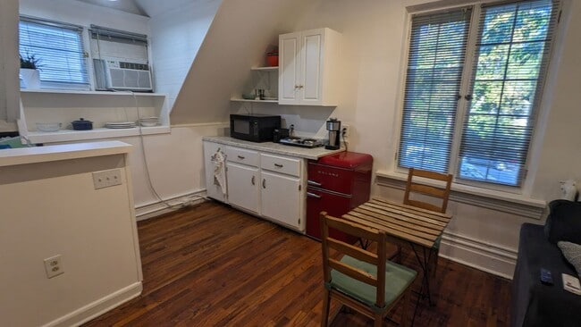 Building Photo - 125 H St