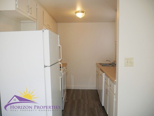 Building Photo - 1522 Los Robles Blvd