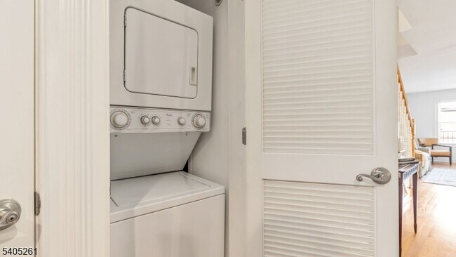 Building Photo - 112 N Broadway