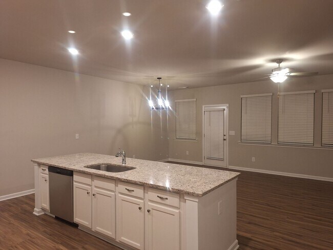 Building Photo - 220 Turner Ln