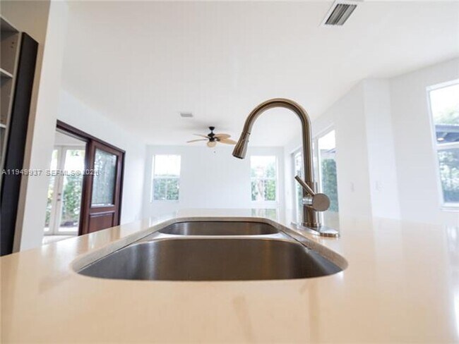 Building Photo - 7010 NW 106th Ave