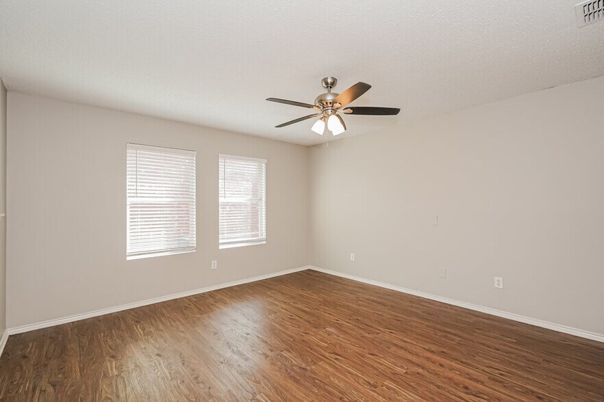 Building Photo - 105 Teal Rd