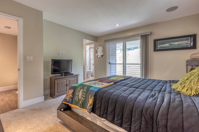 Building Photo - 3805 Keating St