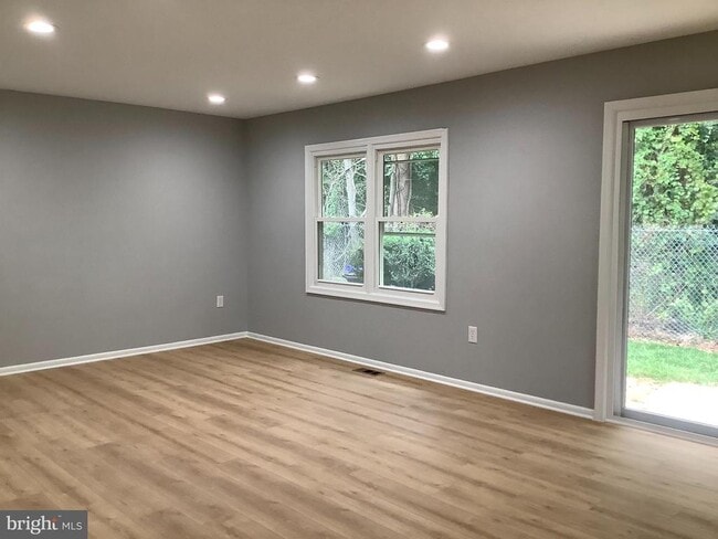Building Photo - 15114 Laurel Oaks Ln