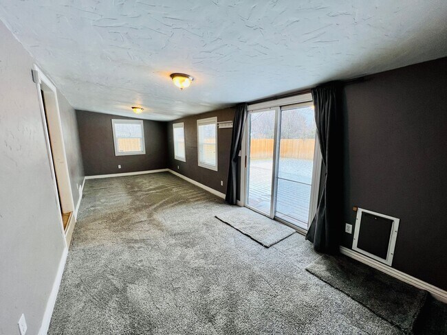 Building Photo - UNIVERSITY HILLS, CHARMING RANCH HOME, UPDATES THROUGHOUT, 3 BED, LARGE YARD, DECK AND PERGOLA .