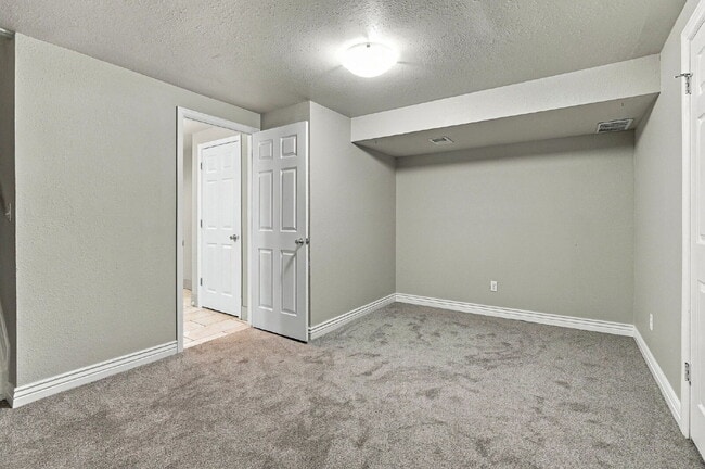 Building Photo - 378 Pheasant Run
