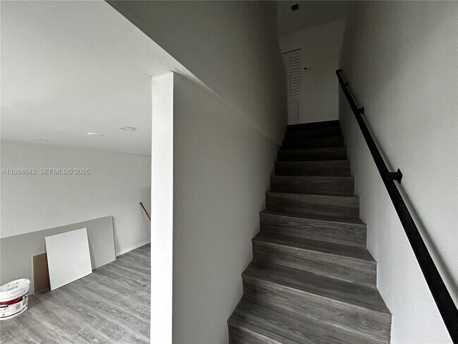 Building Photo - 4429 SW 21st St