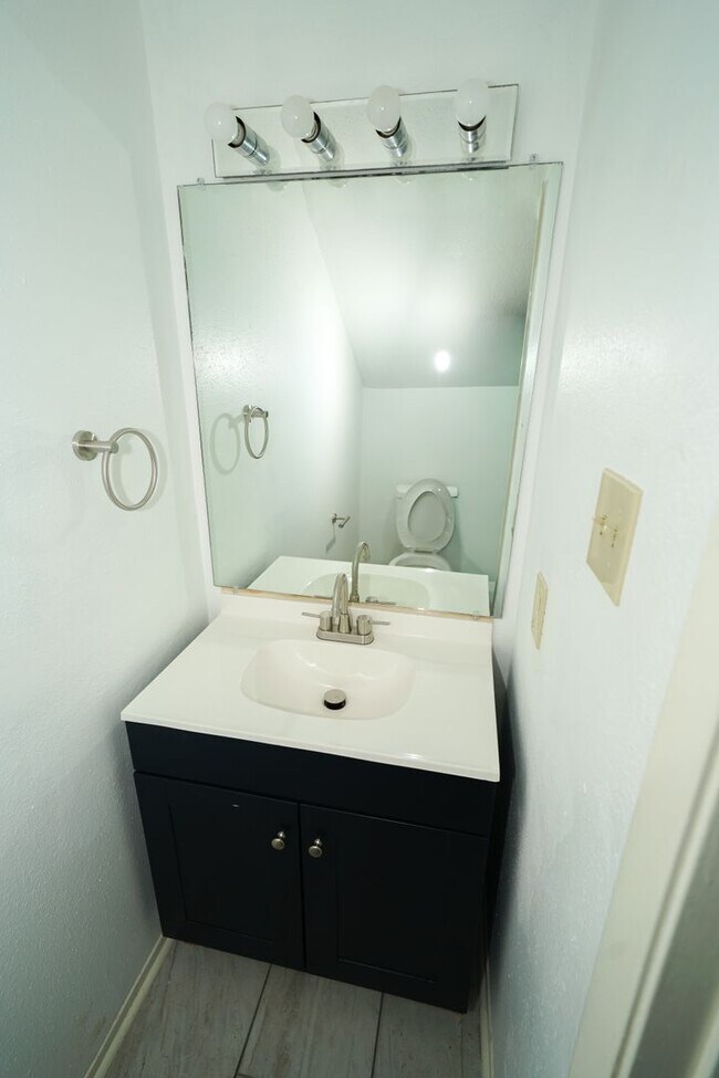 Building Photo - 2 BR 1 BA rental