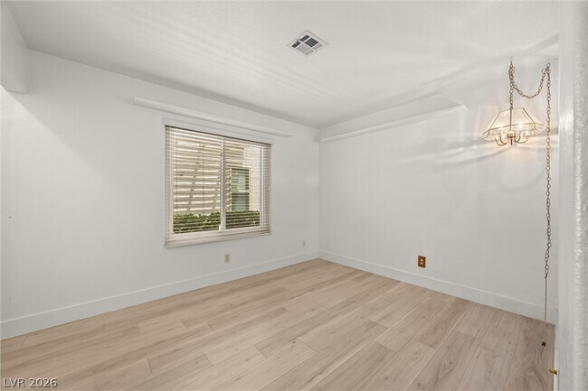 Building Photo - 360 Humboldt North Dr