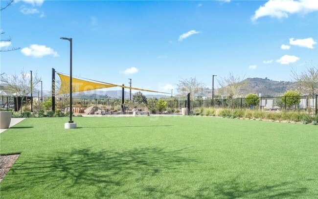 Building Photo - ***Gorgeous 2 bed / 2.5 bath / 1,083 sqft ...