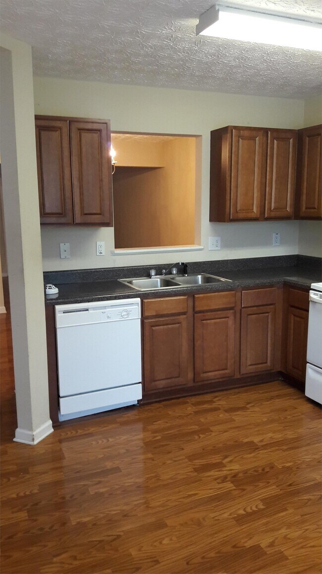 Building Photo - 2437 Piering Dr