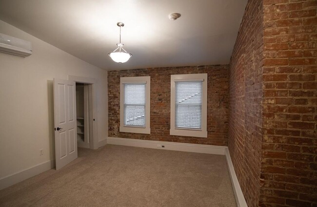 Building Photo - Downtown Luxury Loft Apartment