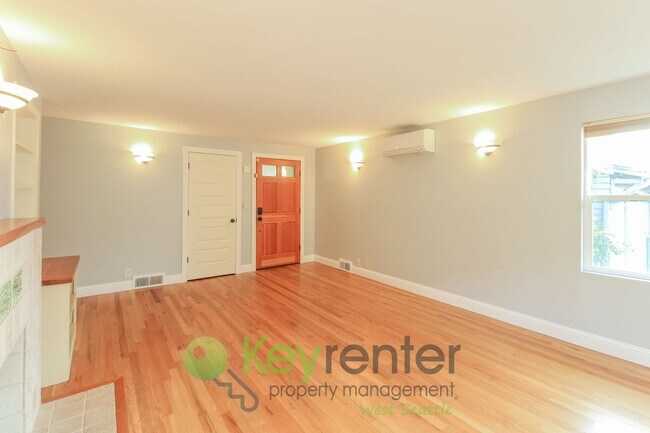 Building Photo - Stylish 4 Bedroom Steps from Shops, Cafes, and Parks **Rent Special**