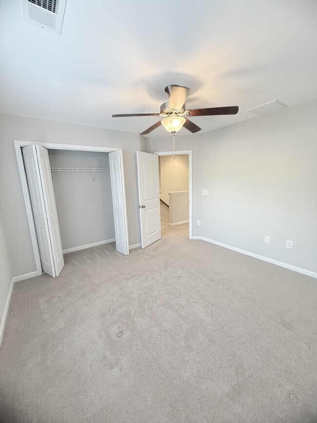 Building Photo - 220 Machrie Lp