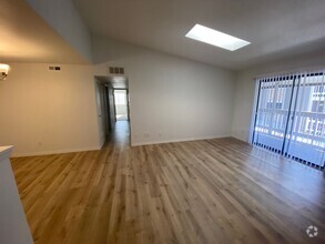 Building Photo - Beautiful 3 bedroom Condo in Aurora