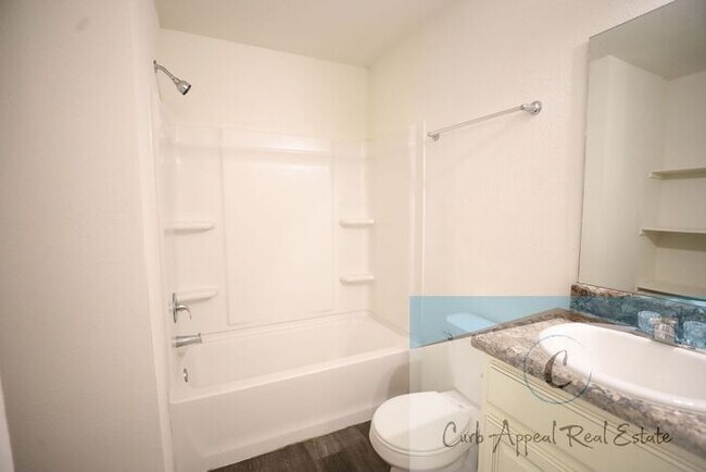 Building Photo - Move in special $800!! Beautiful 3 bed / 2 bath home - Nettleton!!