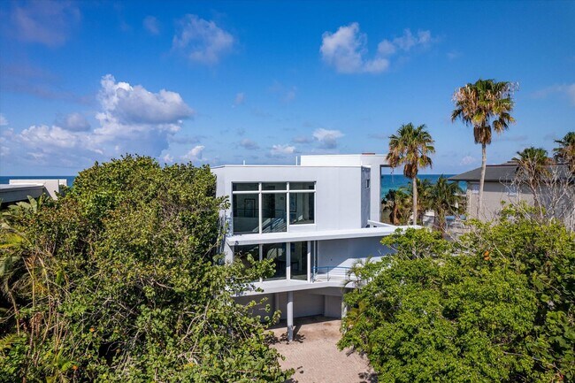 Building Photo - Beach Access & Gulf Views From This Incred...
