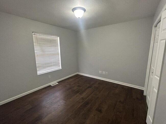 Building Photo - 1276 E Platteville Blvd
