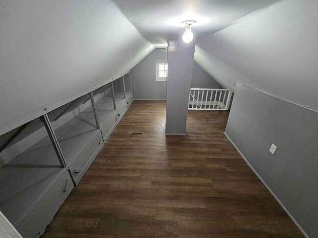 Building Photo - 3 Bedroom House
