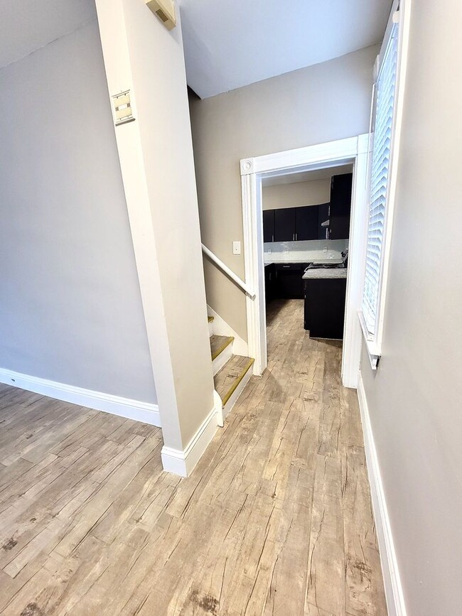 Building Photo - *** Renovated 3 Bedroom House * Mt. Washin...